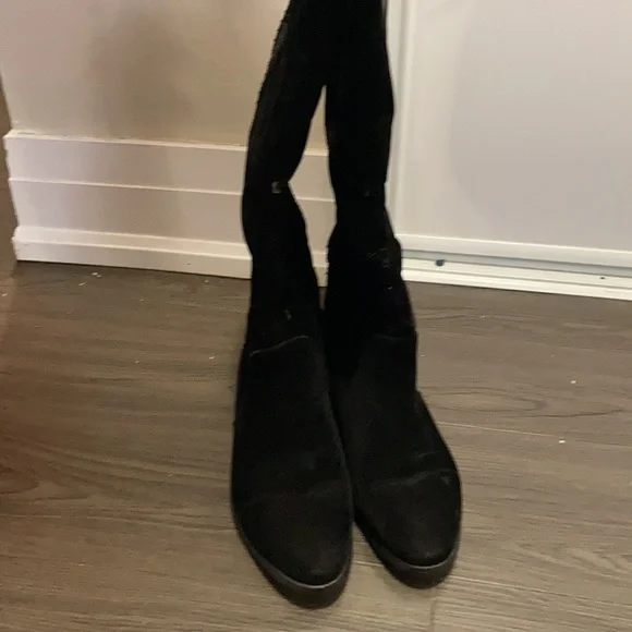 Boots - Picture 3 of 4